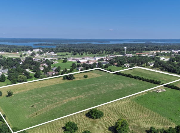 000 Englewood Drive, Stockton, MO 65785