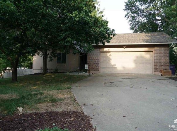 2120 Fox Meadows, Manhattan, KS 66503