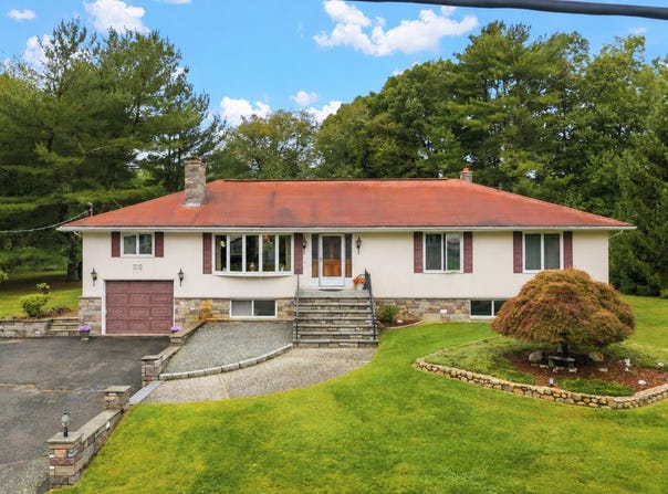 15 Madison Ct, Westport, MA 02790