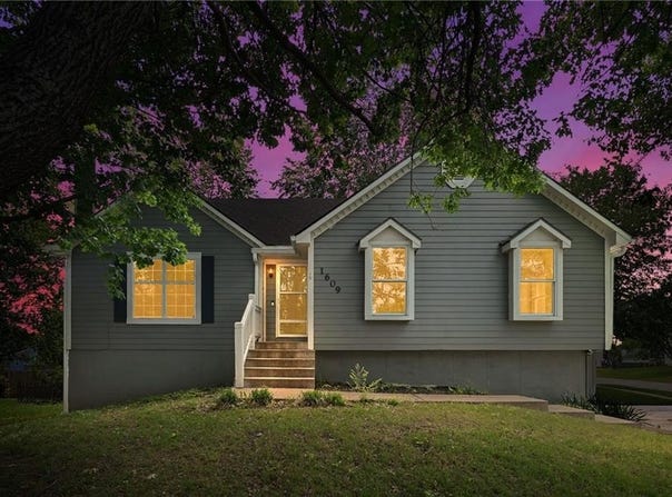 1609 NE Jade Court, Lee's Summit, MO 64086