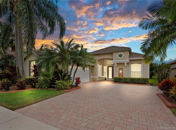 660 SW Lake Charles Circle, Port St Lucie, FL 34986