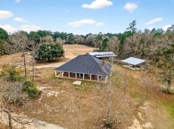 268 Baucum Rd, Carriere, MS 39426