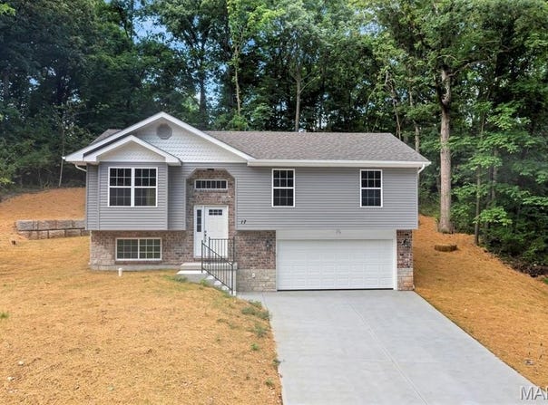 17 Hummingbird, Arnold, MO 63010