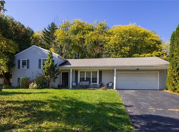 21 Blackwatch Trail, Fairport, NY 14450