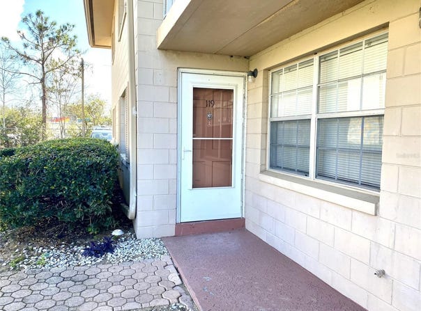 1100 E CAROLINE STREET, TAVARES, FL 32778