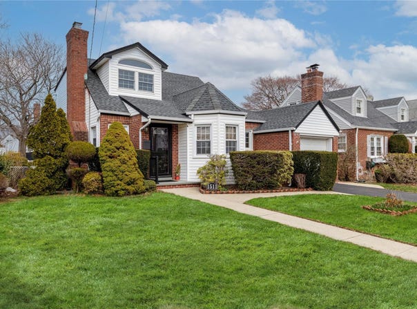 1511 Lincoln Avenue, New Hyde Park, NY 11040