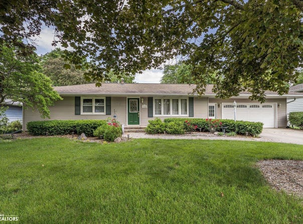 742 S 10th Avenue, Washington, IA 52353