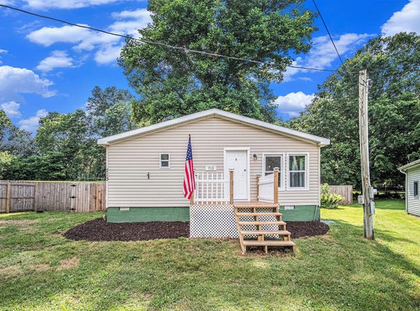 713 Maple Road, Ionia, MI 48846
