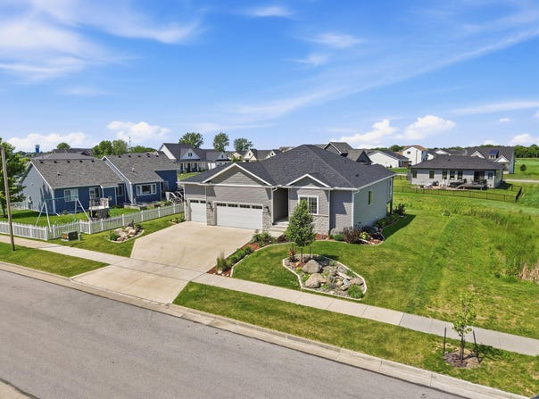 1827 Ledges Drive, Ames, IA 50010