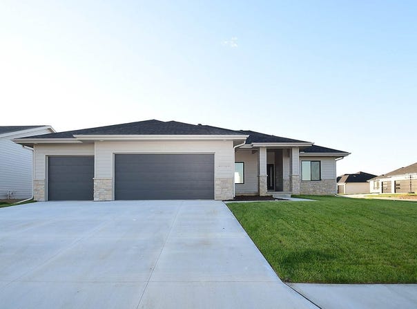21115 Jessie Avenue, Elkhorn, NE 68022