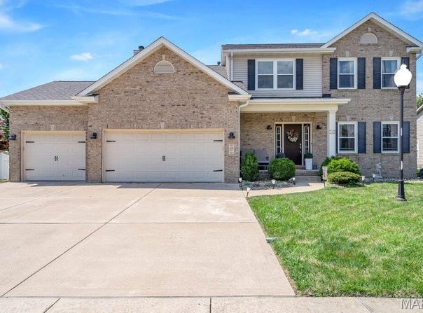 216 Somerset Drive, Glen Carbon, IL 62034