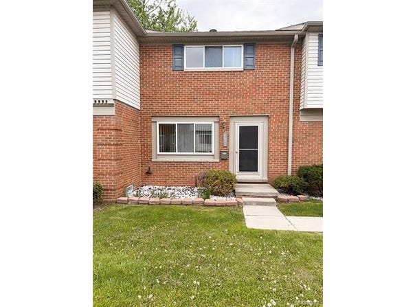 25647 Salem, Roseville, MI 48066