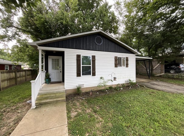 1052 6th Street, West Plains, MO 65775