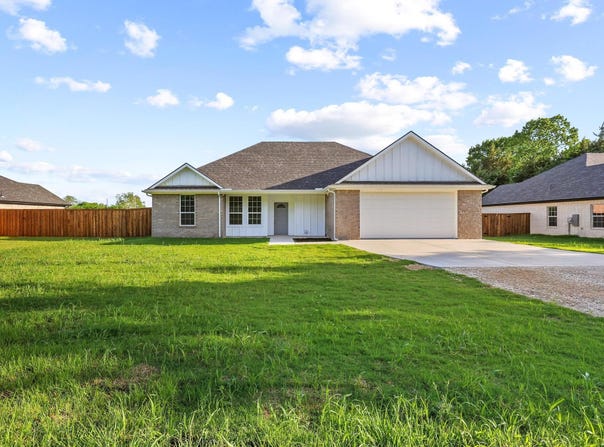 903 W Cardinal Street, Ector, TX 75439