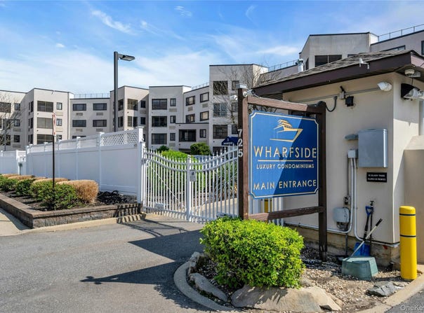725 Miller Avenue, Freeport, NY 11520
