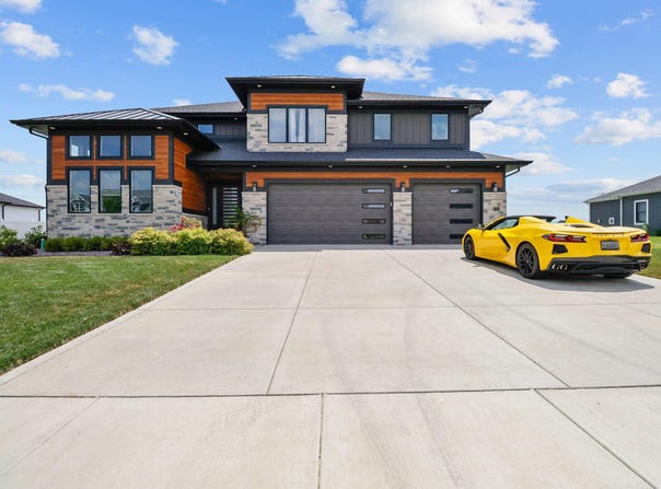 9343 Iris Drive, St. John, IN 46373