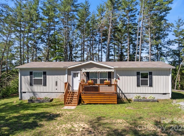 102 Kiwassa Lane, Hendersonville, NC 28792