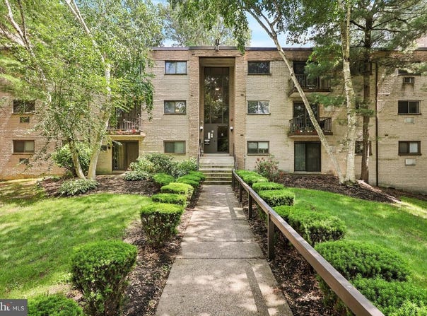 400 GLENDALE RD #E 13, HAVERTOWN, PA 19083