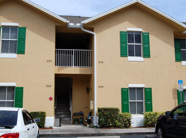 646 Cedar Side Circle NE, Palm Bay, FL 32905