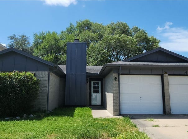 413 Stone Gate Drive, Victoria, TX 77904