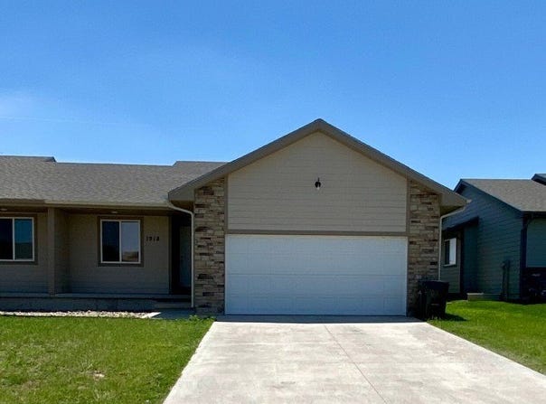 1918 Prairie View Drive, Garden City, KS 67846