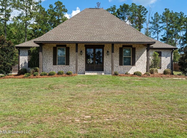 21 Higgins Cutoff Road, Sumrall, MS 39482