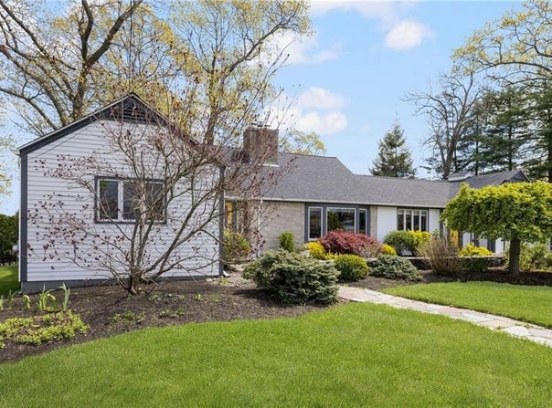 120 Bretton Woods Drive, Cranston, RI 02920