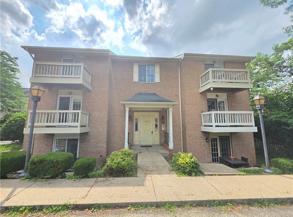 3266 Ward St, Oakland, PA 15213