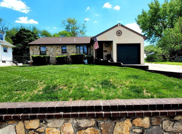 28 E MILL RD, MAPLE SHADE, NJ 08052