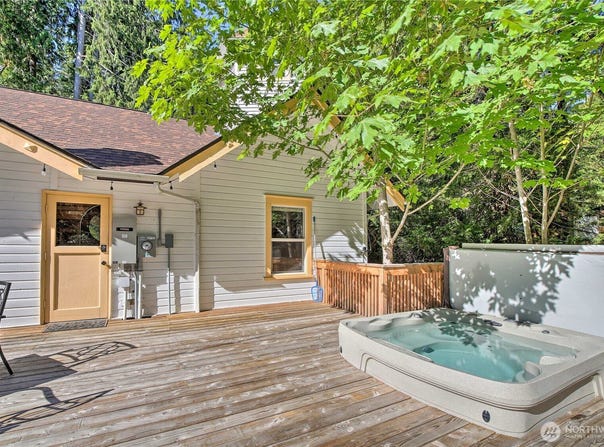 33823 SR 706 E 1, Ashford, WA 98304
