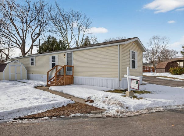 154 Preswick, Temperance, MI 48182