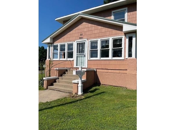 207 Locust ST, Slater, MO 65349
