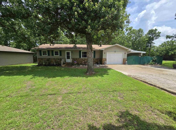 1206 Broadway Ave, Bull Shoals, AR 72619