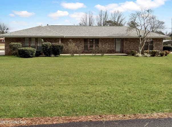 904 Pine Drive, Tylertown, MS 39667