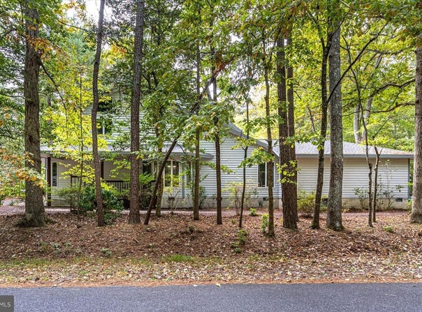 2 Edgewood Dr, Ocean Pines, MD 21811