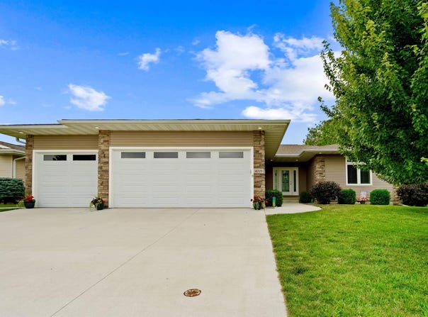 4225 Wedgewood Drive, Cedar Falls, IA 50613