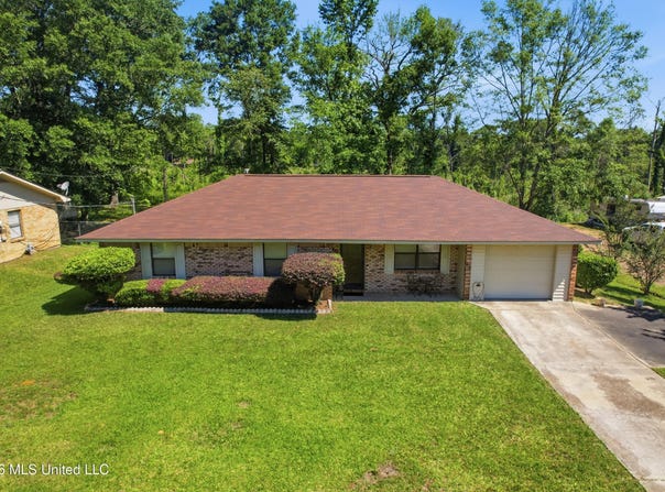 809 Saint Augustine Ext, McComb, MS 39648