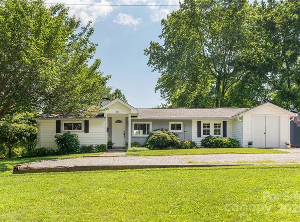 540 Oak Grove Road, Flat Rock, NC 28731