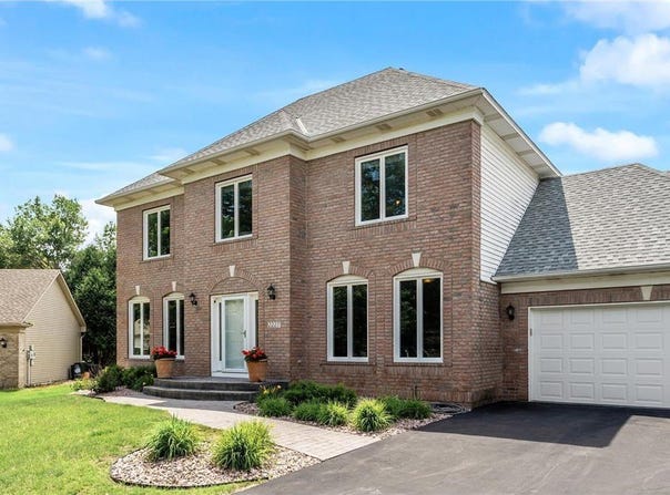 2227 Stone Creek Lane E, Chanhassen, MN 55317