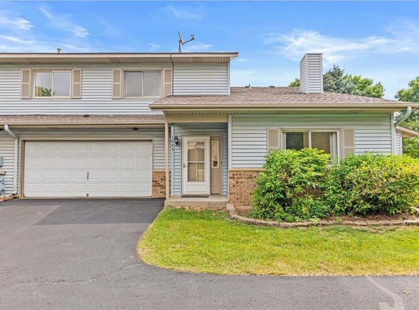 1049 Aston Circle, Burnsville, MN 55337
