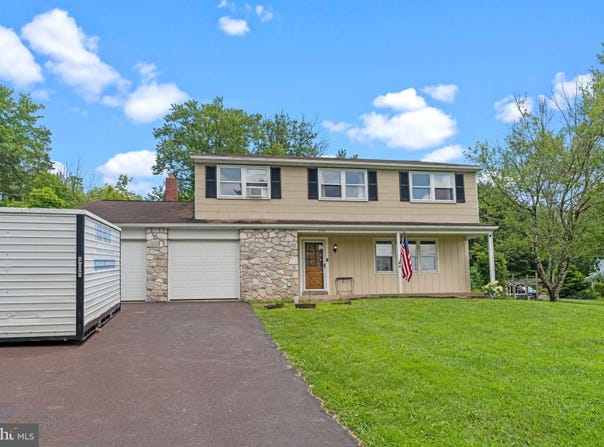 200 CLUMP ROAD, GREEN LANE, PA 18054