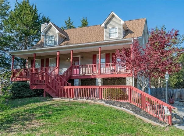 6004 Stone Bluff Drive, Clemmons, NC 27012