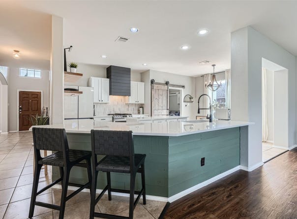 811 Clear Springs HOLW, Buda, TX 78610