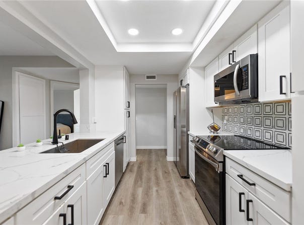 1040 E Washington, Escondido, CA 92025