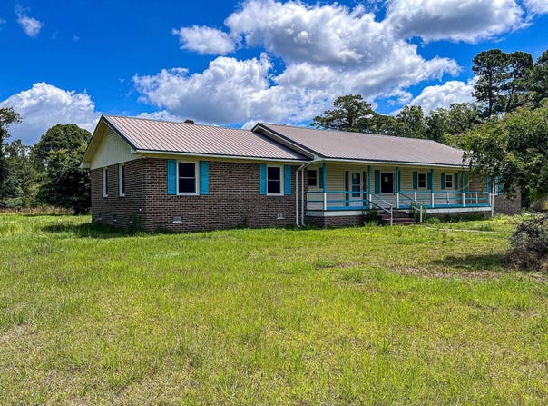 320 New Farm Rd., Hemingway, SC 29554