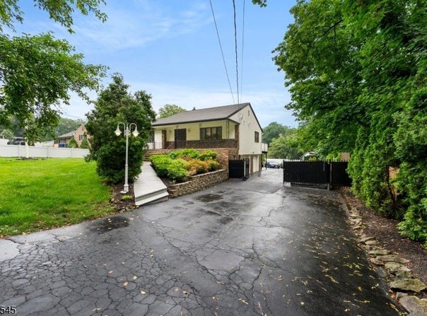 752 Ratzer Rd, Wayne Twp., NJ 07470-4111