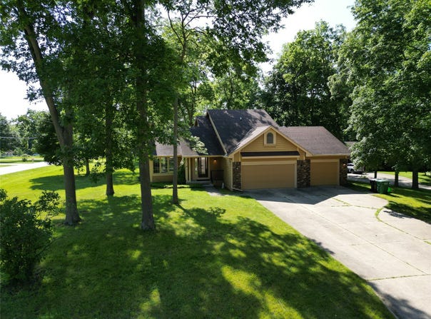 6020 NE 9th Street, Des Moines, IA 50313