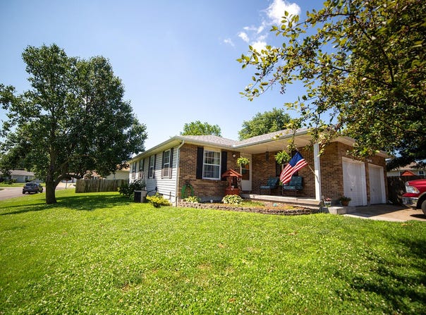 628 Shamrock DR, Marshall, MO 65340