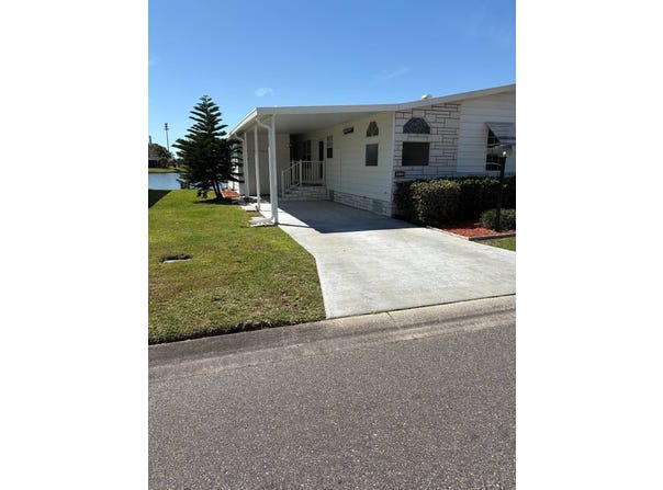 2366 Lakes of Melbourne Dr, Melbourne, FL 32904
