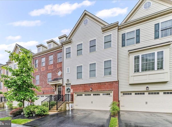 4 PARKVIEW CIR, WAYNE, PA 19087